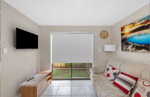Moorooka House | Massive 5bdr Home | Games Room | Wi-Fi | Netflix