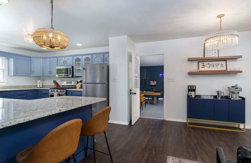 Weaverville House | Massive Asheville Compound~A Memorable Experience
