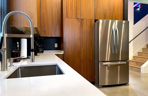 East Cesar Chavez House | Massive Compound 20 Beds Rainey St 6 min Walk