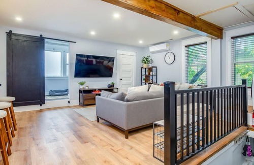 Southside House | Massive Home near Airport w/ Yard and free parking