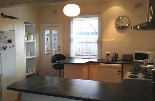 Rosebud House | MASSIVE HOUSE-30metres Beach/Shops/Pubs etc, LEAVE CAR BEHIND