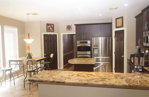 Barker House | Massive house; corporate, work crew and family friendly.