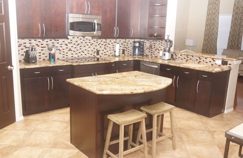 Barker House | Massive house; corporate, work crew and family friendly.