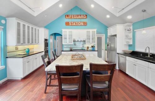 Mission Beach House | Massive Mission Beach Home - Fire Pit & Deck