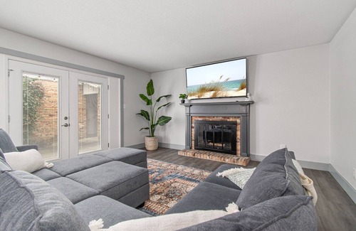 Southeast Pensacola Villa | Massive New Villa Sleeps 30 - 10 min from Pensacola Beach