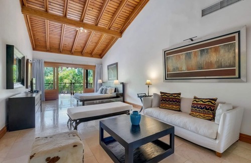 Las Piedras House | Massive Pool, Sleeps 24 guests, Ocean Views