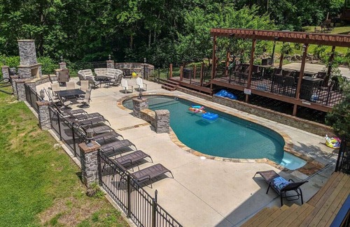 Lookout Valley Neighborhood Association Ski Chalet | Massive Vacation Home with Pool & Swim Spa