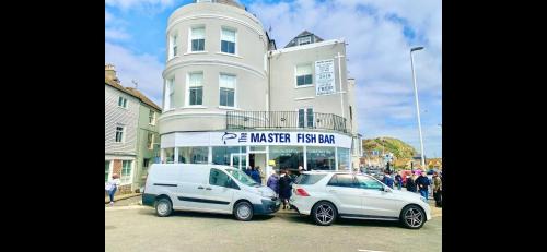 Old Town Hastings Apartment | Master accommodation suite 3 sea view