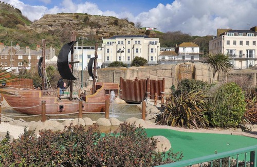 Old Town Hastings House | Master accommodation suite 7 sea view