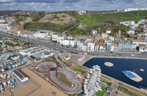 Old Town Hastings House | Master accommodation suite 7 sea view
