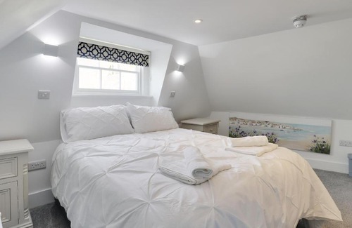 Old Town Hastings House | Master accommodation suite 4 attic room