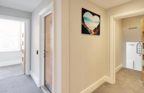 Old Town Hastings House | Master accommodation suite 8
