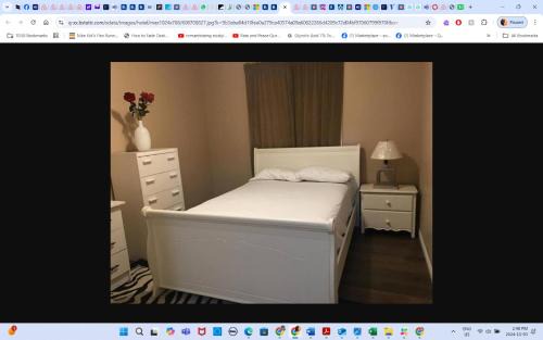 Southeast Edmonton House | Master Bedroom private bathroom 23 minutes airport