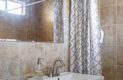 Ventura House | Master Bedroom w/ Private Bathroom (Must like dogs)