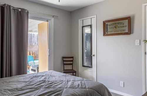 Ventura House | Master Bedroom w/ Private Bathroom (Must like dogs)