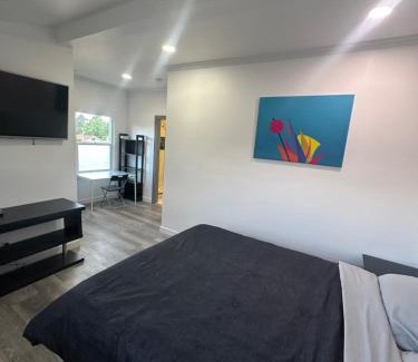 Los Angeles Bed & Breakfast | Master Bedroom with private bathroom super close to Sofi Stadium, KIA Forum and LAX airport