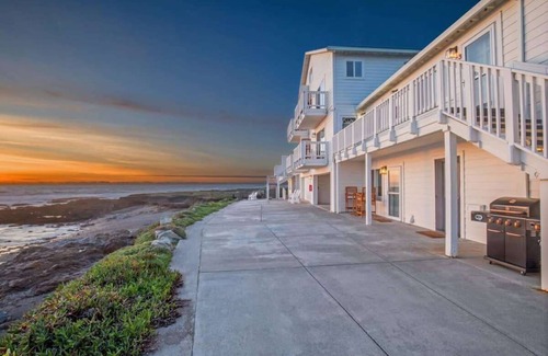 Shelter Cove House | Master Deluxe Suite | Full Kitchen | Room 1