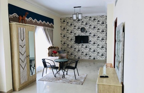 Jumeira 3 House | Master Room with Private bathroom
