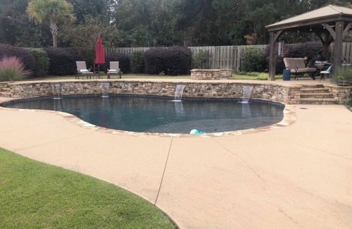 Bath House | Master's Rental: 4-bedroom house with WiFi and AC in enjoyable North Augusta