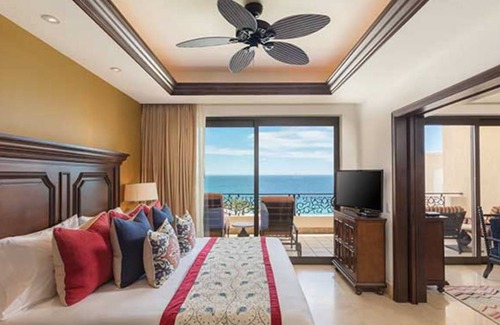 Marina Resort | Master Suite - perfect combination of space and privacy!