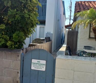 Mission Beach House | Master SUITE STEPS TO BAY & BEACH