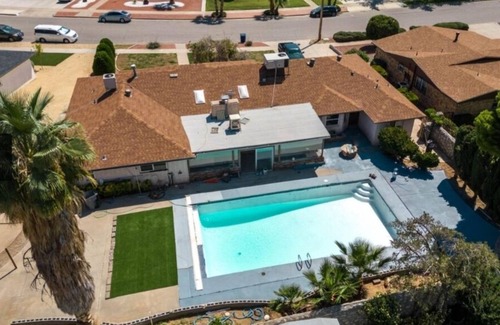 Biggs Field House | Master suite with pool