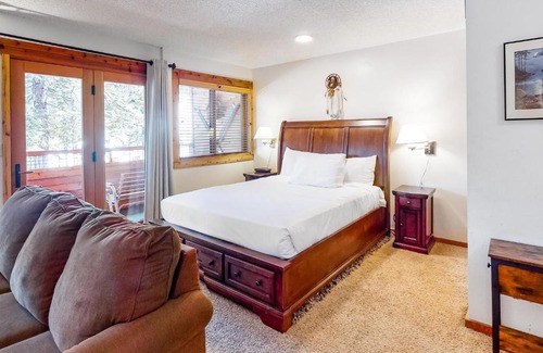 Tahoe Woods Apartment | Master Units 18A & B at Granlibakken