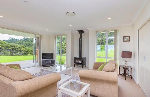 Matakana House | Matakana Views - Matakana Holiday Home