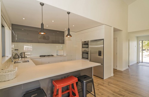 Matarangi Cottage | Matarangi Marvel - Matarangi Holiday Home