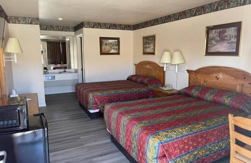 Mathis Hotel | Mathis Stay Near Local Restaurants and Lake Corpus + Parking