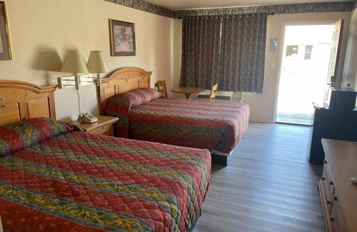Mathis Hotel | Mathis Stay Near Local Restaurants and Lake Corpus + Parking