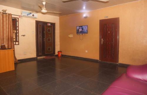 Ado House | Matmonic Guesthouse Nyanya