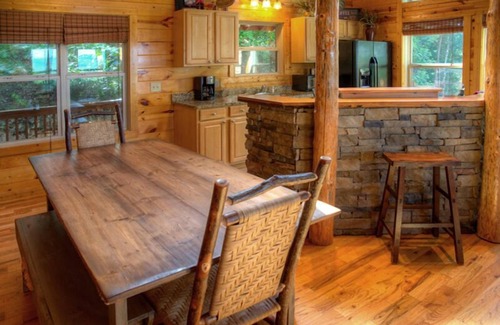 Helen Cabin | Matterhorn | 2BR Retreat with Spectacular Mtn Views, Fireplace and Pool Table