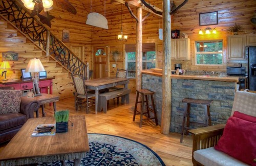 Helen Cabin | Matterhorn | 2BR Retreat with Spectacular Mtn Views, Fireplace and Pool Table