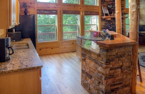Helen Cabin | Matterhorn | 2BR Retreat with Spectacular Mtn Views, Fireplace and Pool Table