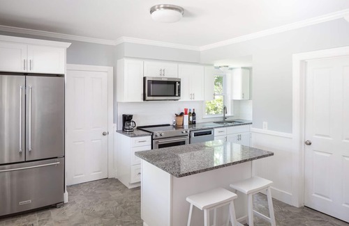 Wakefield-Peacedale House | Matunuck walk to Ocean Mist, Large yard