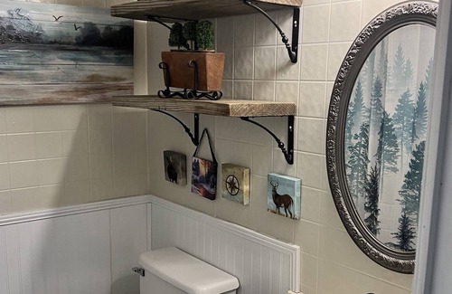 West Jefferson Apartment | Maty’s Place Lovely Basement APT within walking distance to park & downtown.