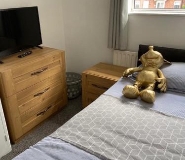 Cleethorpes House | Mauds House- 3 Bed & 2 bath with Double drive
