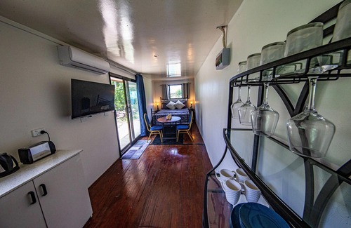Tagaqe House | MAUI CREEK BURES Tiny home by the creek!