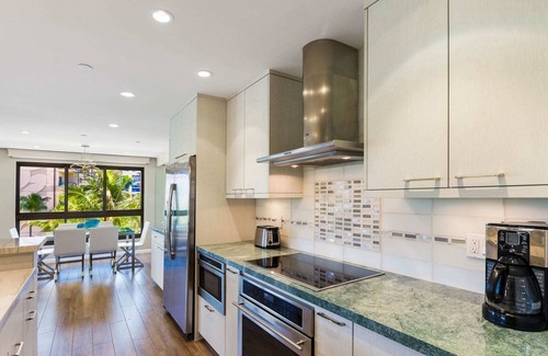 Kaanapali Condo | Maui Resort Rentals: Kaanapali Ali'i 362 - Elegantly Remodeled 6th Floor 2BR w/ Ocean AND Mountain Views!