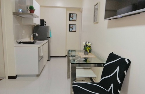 Paranaque Apartment | Maui1408
