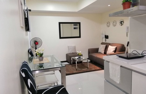 Paranaque Apartment | Maui1408