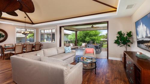 Kamuela House | MAUNA KEA SUNRISE Distinguished 4BR KaMilo Home with Private Beach Pass