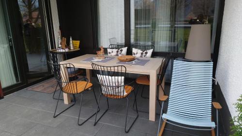 Schliersee Apartment | Maurers Schlierseetraum 1 hochwertige Erdgeschosswohnung mit allen Raffinessen erfreut sich auch Urlauber idealerweise für Paar mit Kindern geeignet und Vierbeiner Dank des tollen Zauns auf der Terrasse stylisch und edel von der Ausstattung mit 64 qm