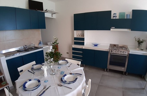 Cava dʼAliga Apartment | MAVI apartment 2 MIN WALKING DISTAN from the SEA, terrace with sea view.IDROMASS