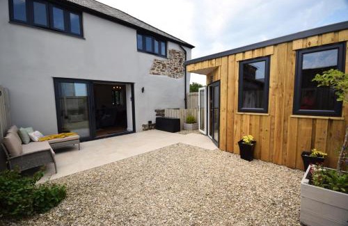 Barnstaple House | Mavis Cottage - Swanmoor Grange