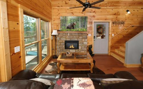 Sevierville Villa | Maw and Paws Retreat