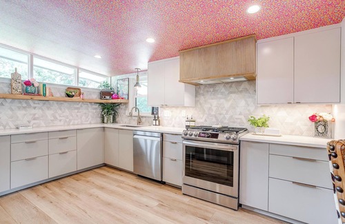 Grand Prairie House | Maximalist IG-Worthy Bachelorette Vibes w/Virtue, Saltwater Pool & Poolhouse