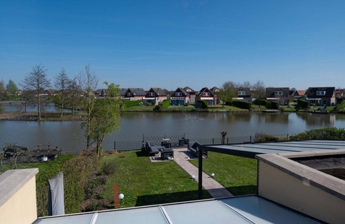Hoofdplaat House | Maxime 296 - Kustpark Village Scaldia - Large detached holiday villa directly at the lake with spacious garden