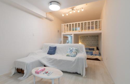 Maejima House | Maximum of 21 people can be rented in one building 3 minutes walk to Tomari Port 10 minutes drive to the airport No parking lot 30 seconds walk from paid parking lot warayunso port city May